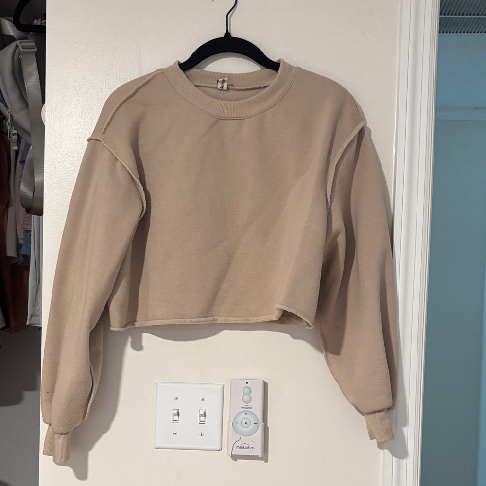 Casual Beige Cropped Sweatshirt